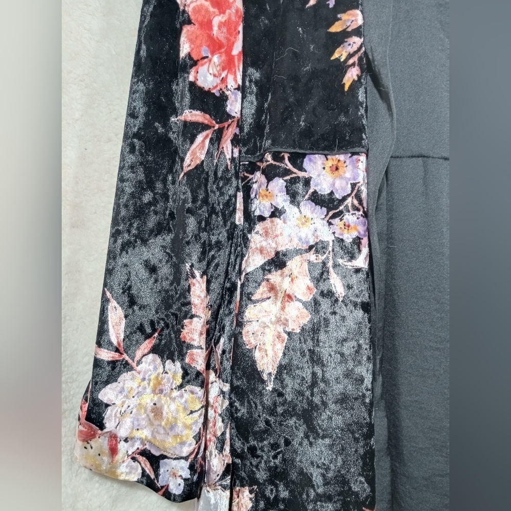 Urban Outfitters Out From Under Crushed Velvet Floral Kimono Duster Size XS - Picture 8 of 13